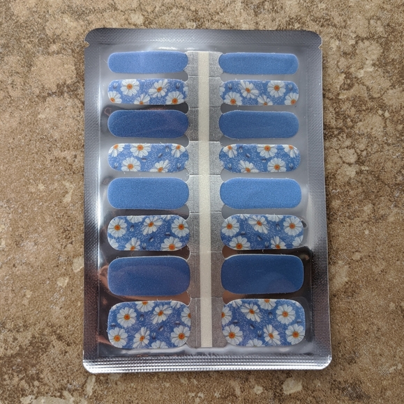 5 for $15 Nail Wrap - Floating Daisy - Picture 3 of 7